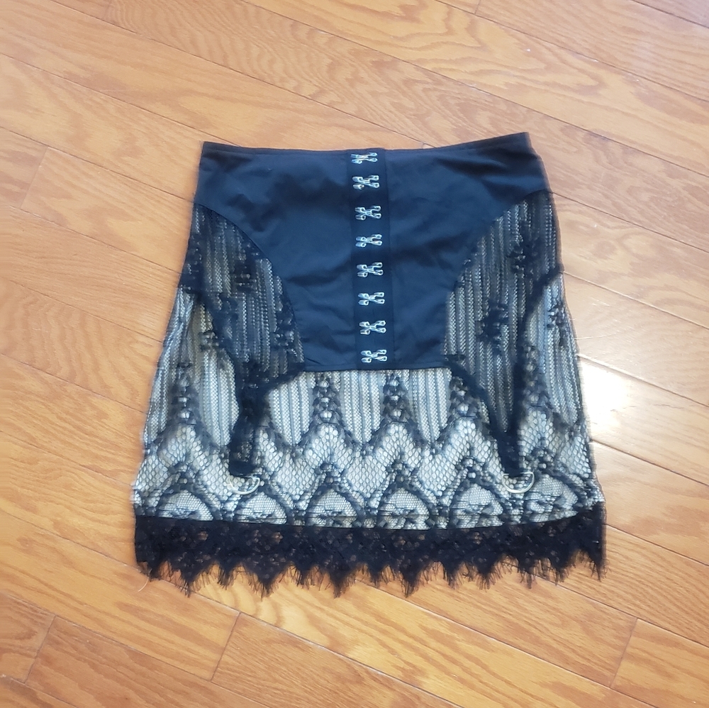 PrettyLittleThing- Gothic Skirt!